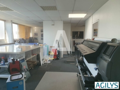 Bureaux à louer - FRESNES – Photo 1