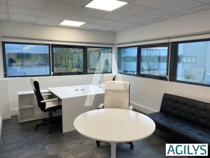 Activités / entrepôts à louer - IVRY SUR SEINE – Photo 1