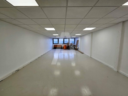 Activités / entrepôts à vendre - ÉVRY-COURCOURONNES – Photo 1