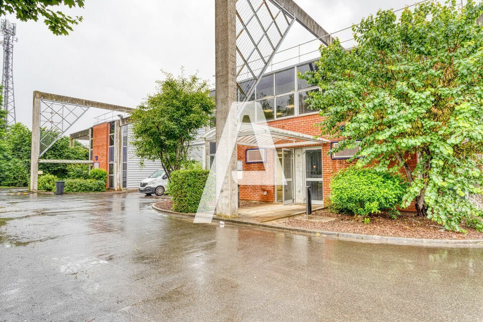 Activités / entrepôts à louer - SAINT-THIBAULT-DES-VIGNES – Photo 1