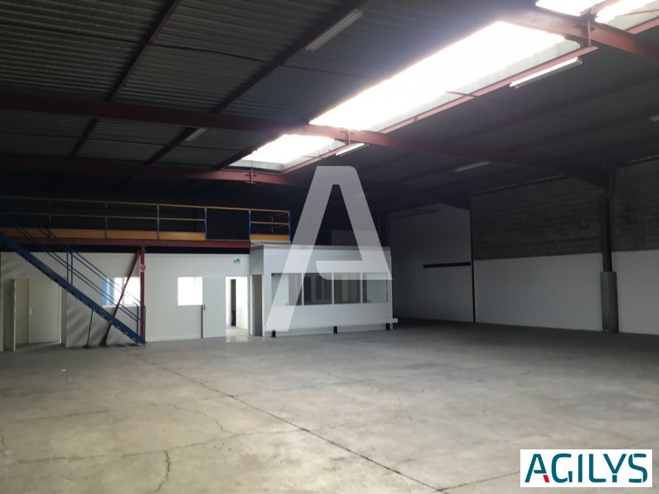 Activités / entrepôts à louer - COLLEGIEN – Photo 1