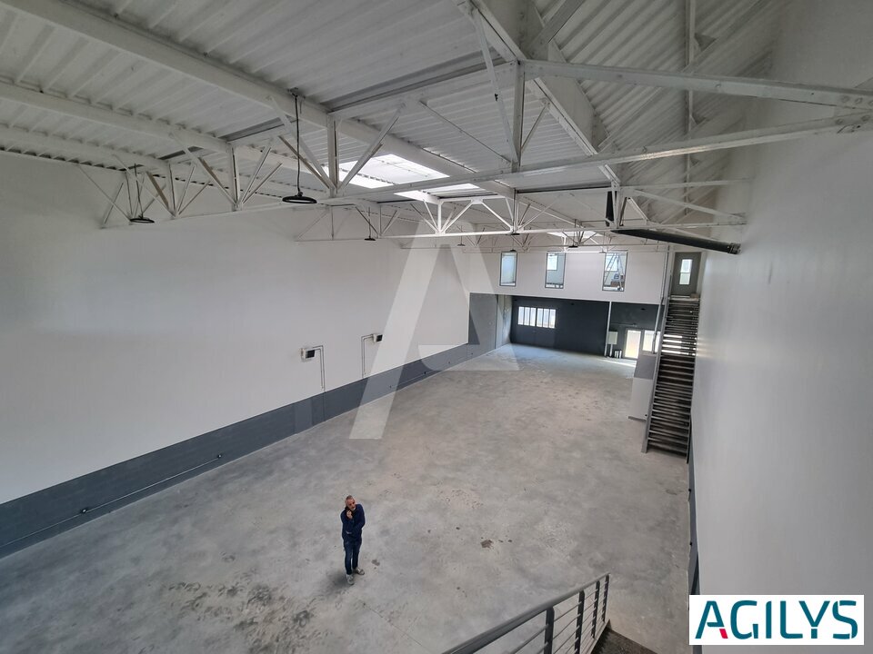 Activités / entrepôts à louer - VAUX-LE-PENIL – Photo 1